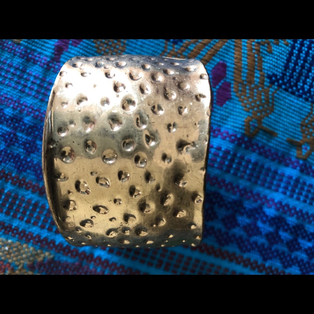 MCHAEL KORS Brassy Gold magnetic clasp bracket